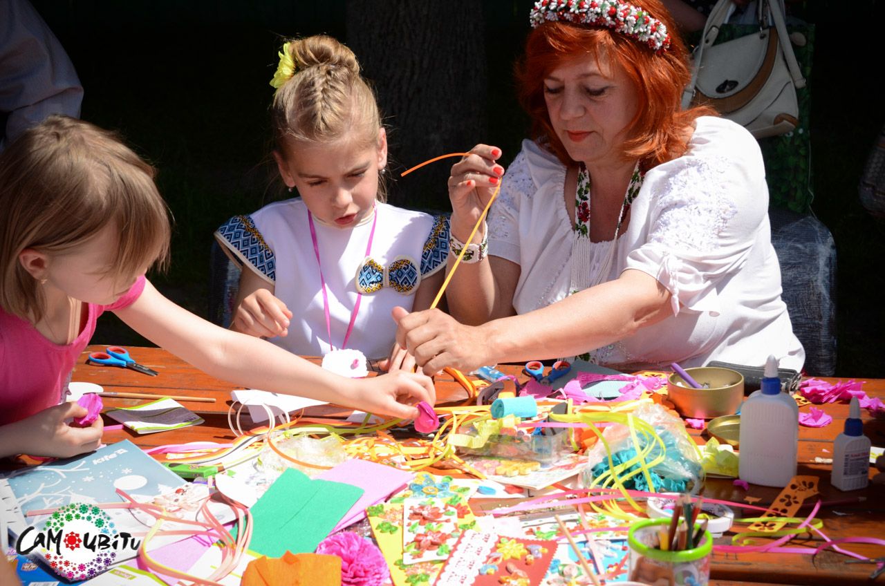 n the program - flash mobs, entertaining contests for participants, master classes on decorative art, a defile of small models in the ethno style