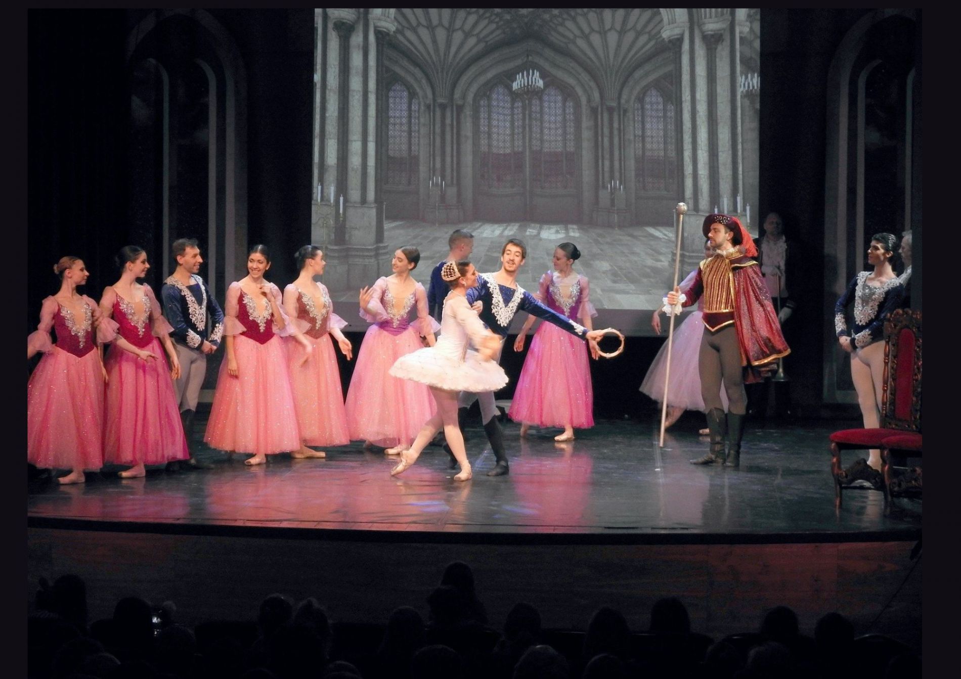 Сучасна сцена у Замку