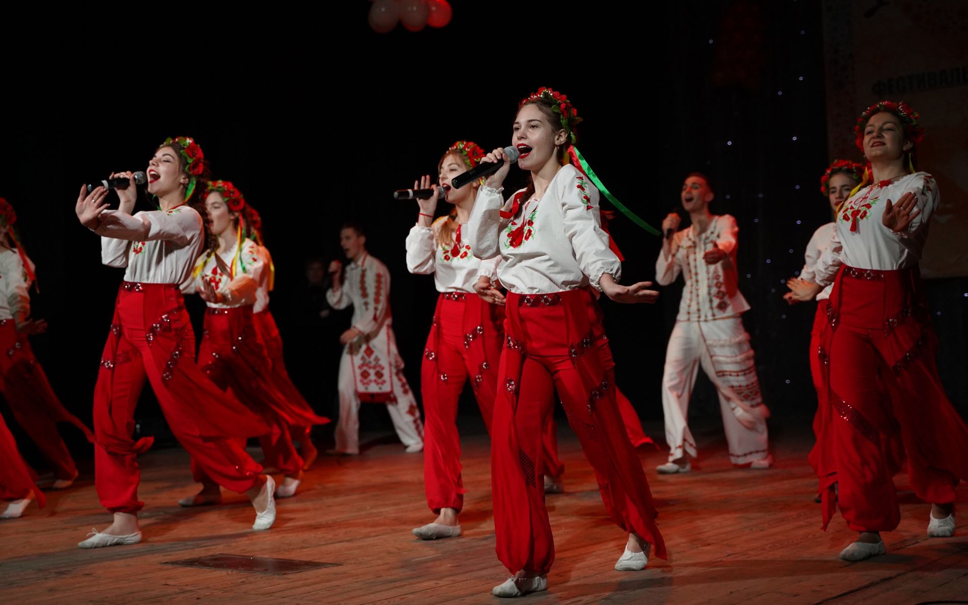 The program of the festival-competition is held in 2 rounds