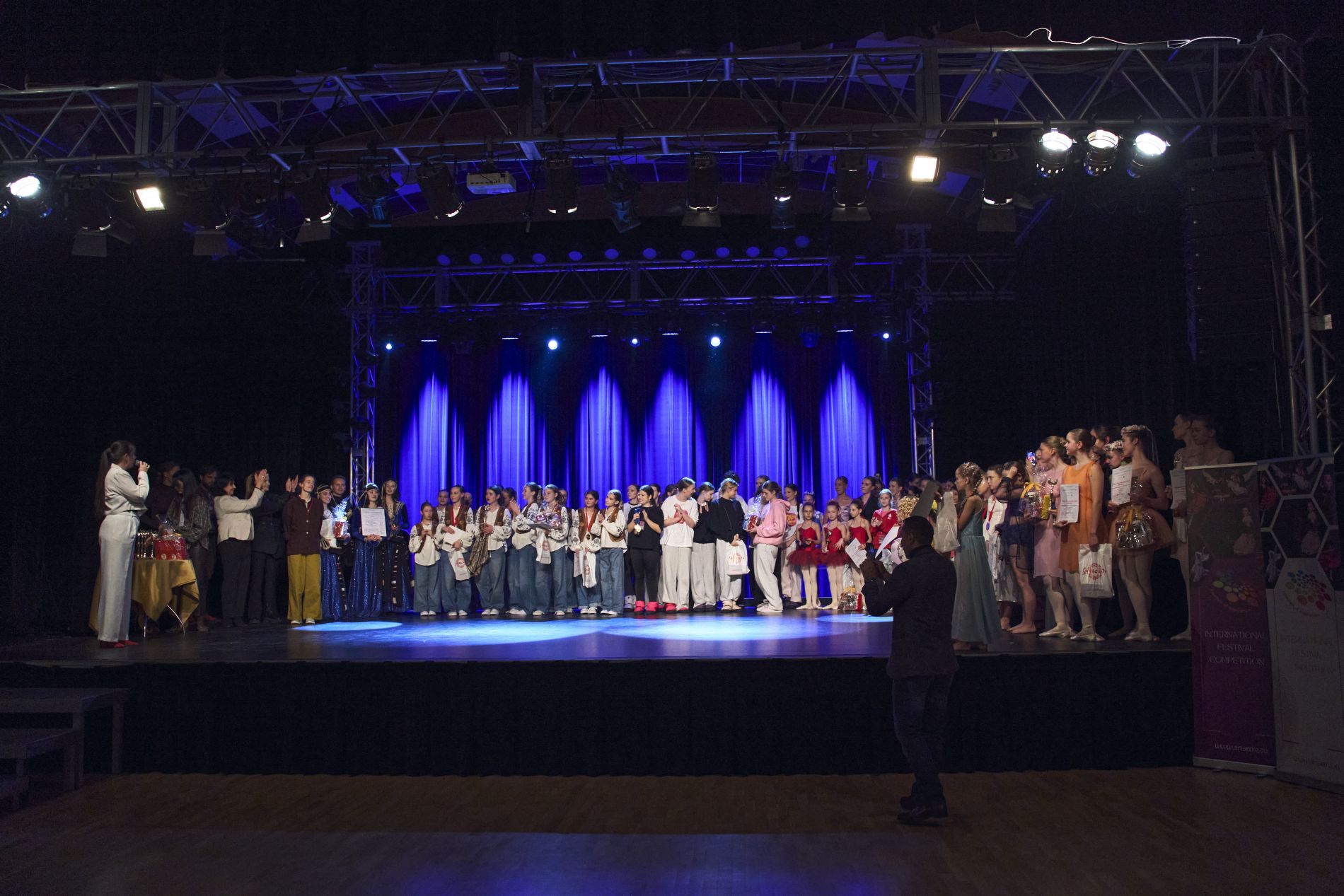 Конкурсні виступи на сцені театру TEATRO "G. Santi"