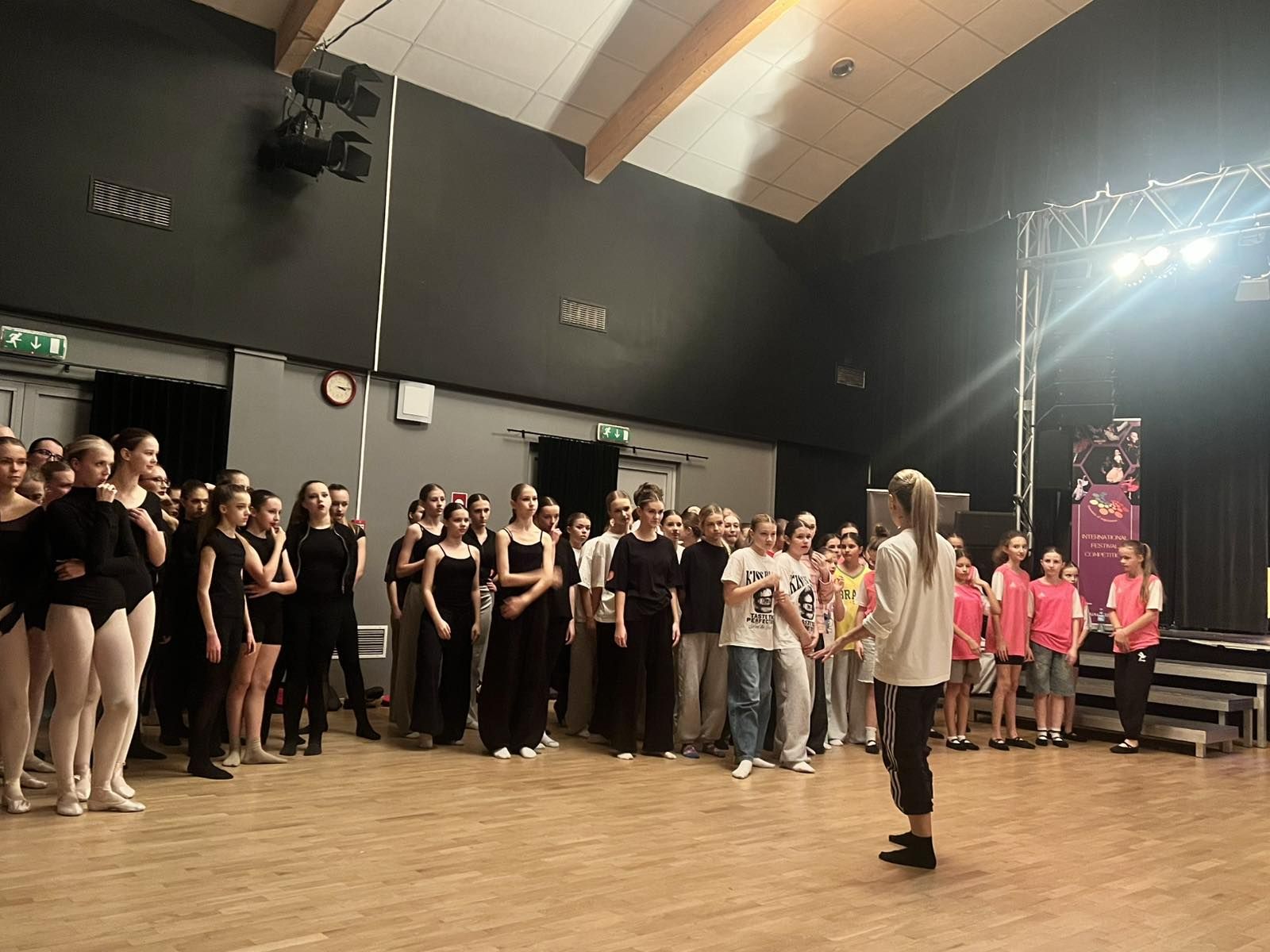 Майстер-класи проводить Laura Mungherli (Пезаро, Італія) — засновниця та директорка школи танцю CENTER STAGE у Пезаро