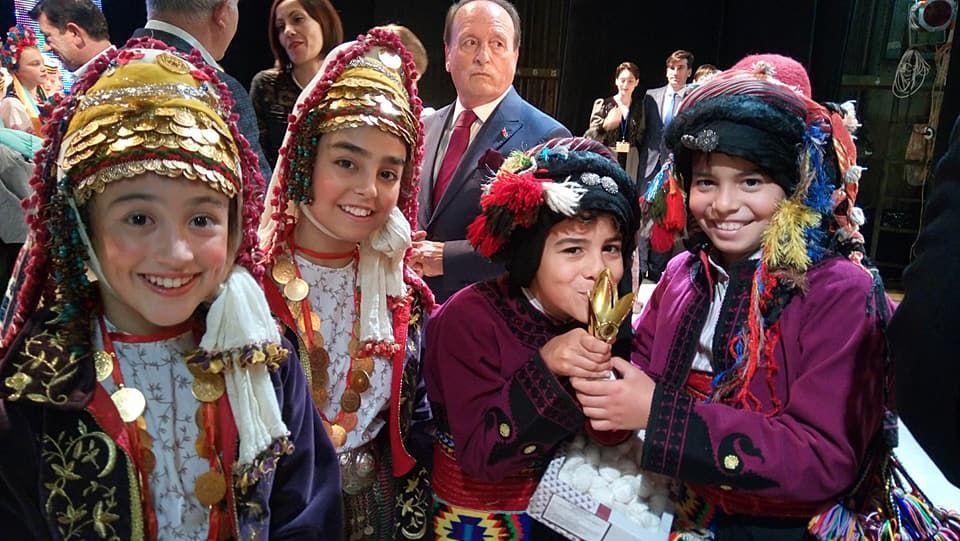 Можливість позмвгатися з колективами з різних країн