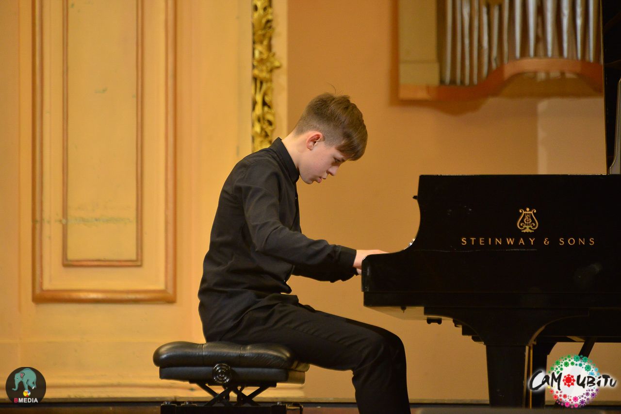 VIII Konkurs Pianistów "Virtuozni Samocvity"